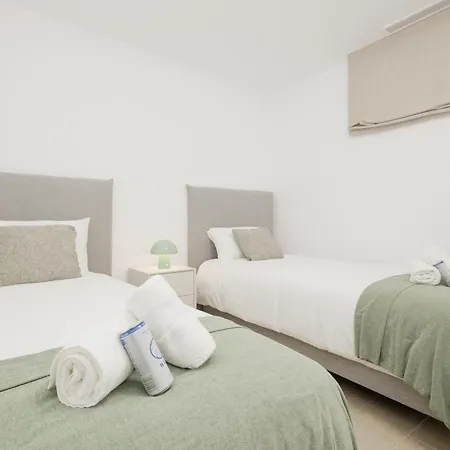 Renovated With Garden And Direct Access, East