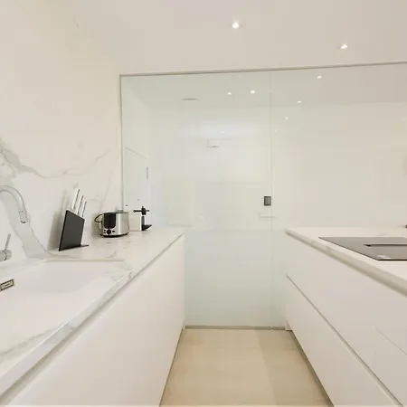 شقة Renovated With Garden And Direct Access, East