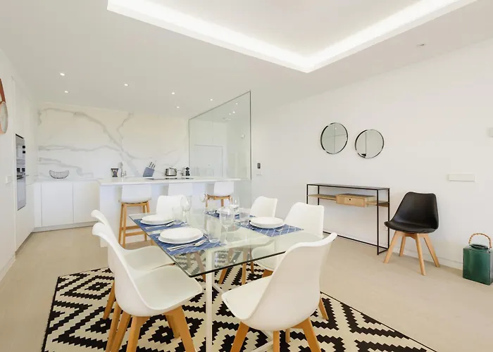 Renovated With Garden And Direct Access, East Marbella